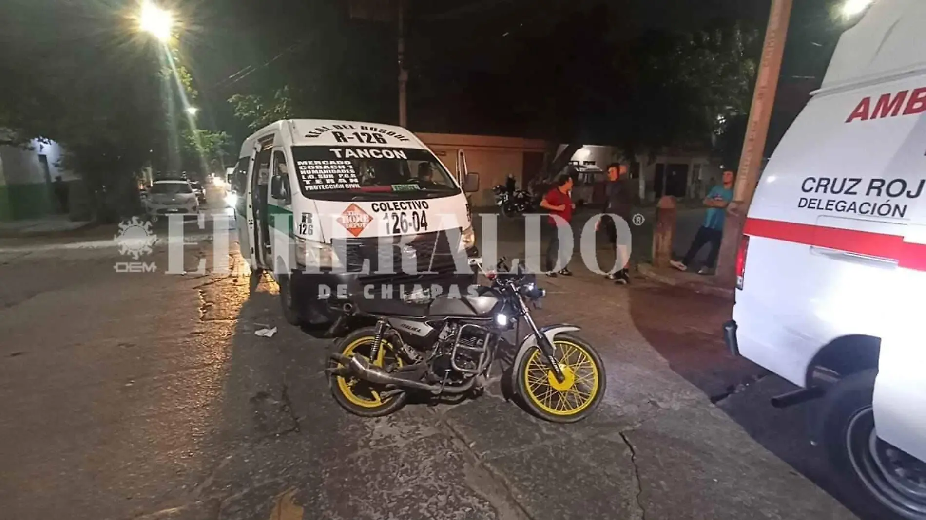 motociclista y colectivo